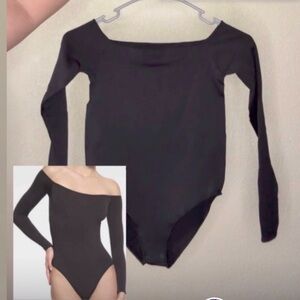 Skims essential off the shoulder bodysuit size small/medium onyx